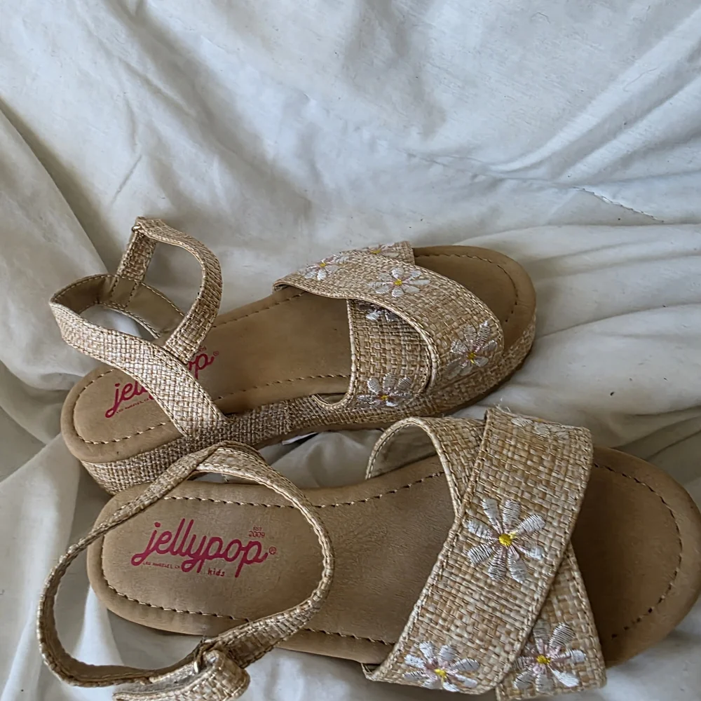 N/A beige woven